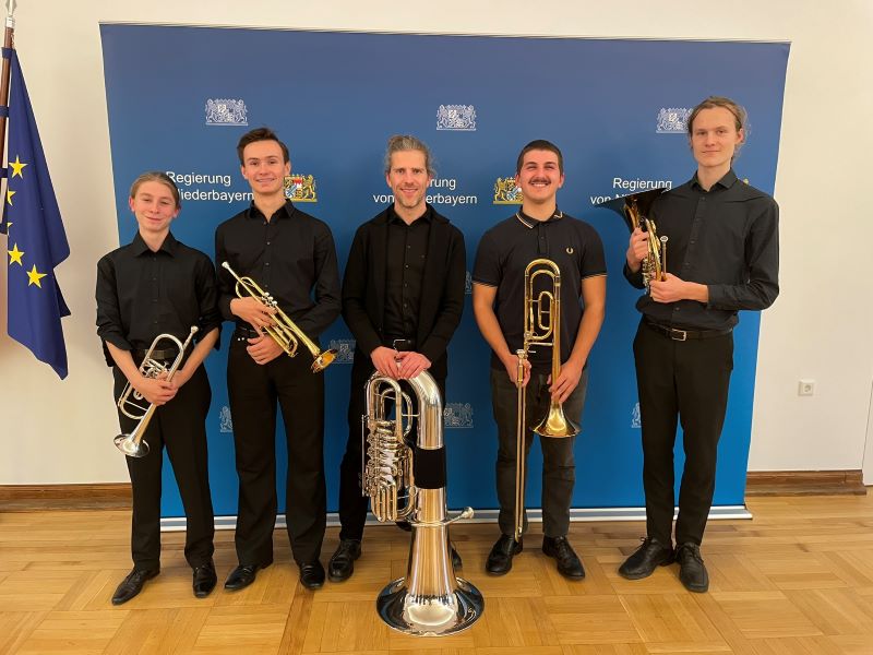 Carossa Brass spielt in der Regierung von Niederbayern