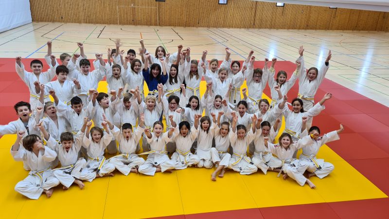 Erfolgreiche Gürtelprüfung: Unsere Fünftklässler glänzen im Judo