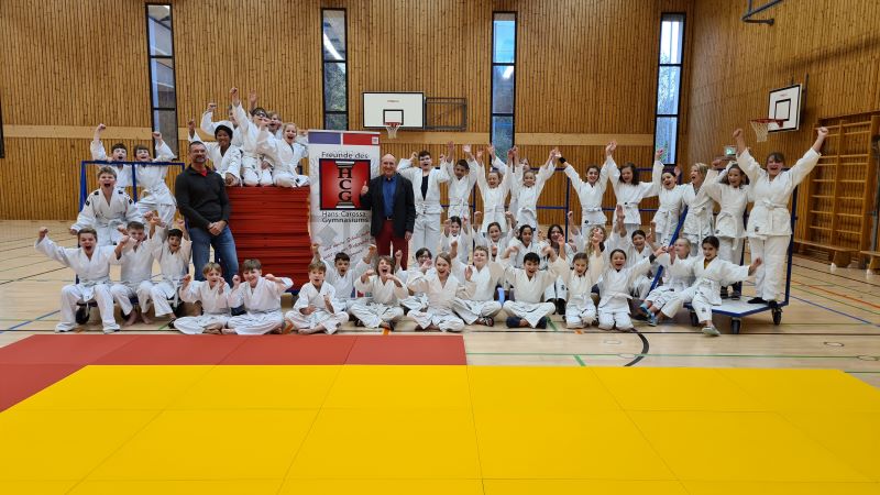 Neue Mattenwägen für den Judosport am HCG